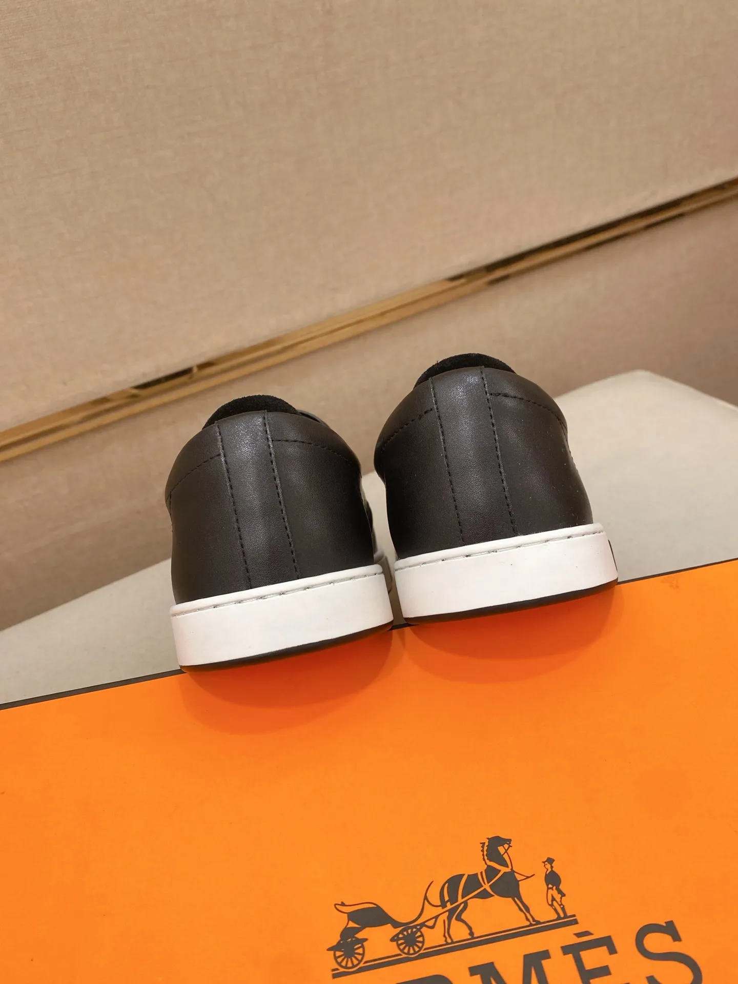 Men's clothing and shoes💰: 442💰《HERMES》【Classic original single version】Hermès; top 🔝purchase agent🔍🔍men's latest 🇺🇸 counter sales simultaneously, imported from Italy original ▲▲cowhide ▲▲ (high-end, nobility, class) ) Exquisite workmanship (Italian 🇮🇹 imported water-dyed 🐂 cowhide lining) sole: original sole provided by the original factory, ⚠️exclusive double-layer activity·TPR·rubber·combined molded outsole; super comfortable·wear-resistant·non-slip·environmental protection The real thing is more beautiful if you take the real thing (high quality, follow the order). You can enter and exit the counter at will * Number of yards: 38-44 (45 can be customized and cannot be returned or exchanged)